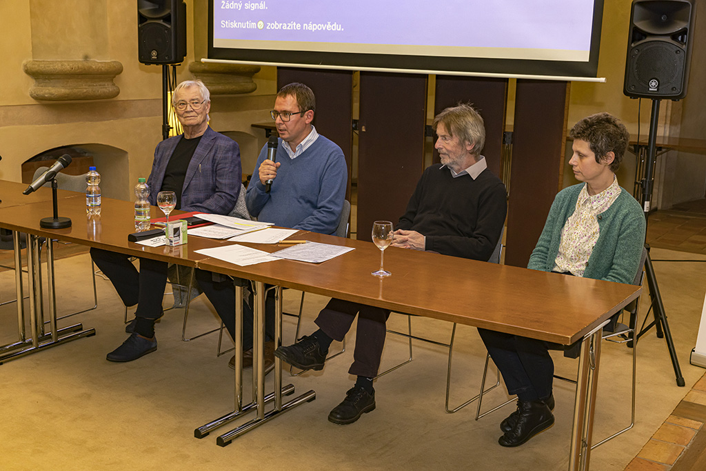 Na snímku zleva: Václav Girsa, Martin Horáček, Karel Kuča, Martina Potůčková Na snímku zleva: Václav Girsa, Martin Horáček, Karel Kuča, Martina Potůčková